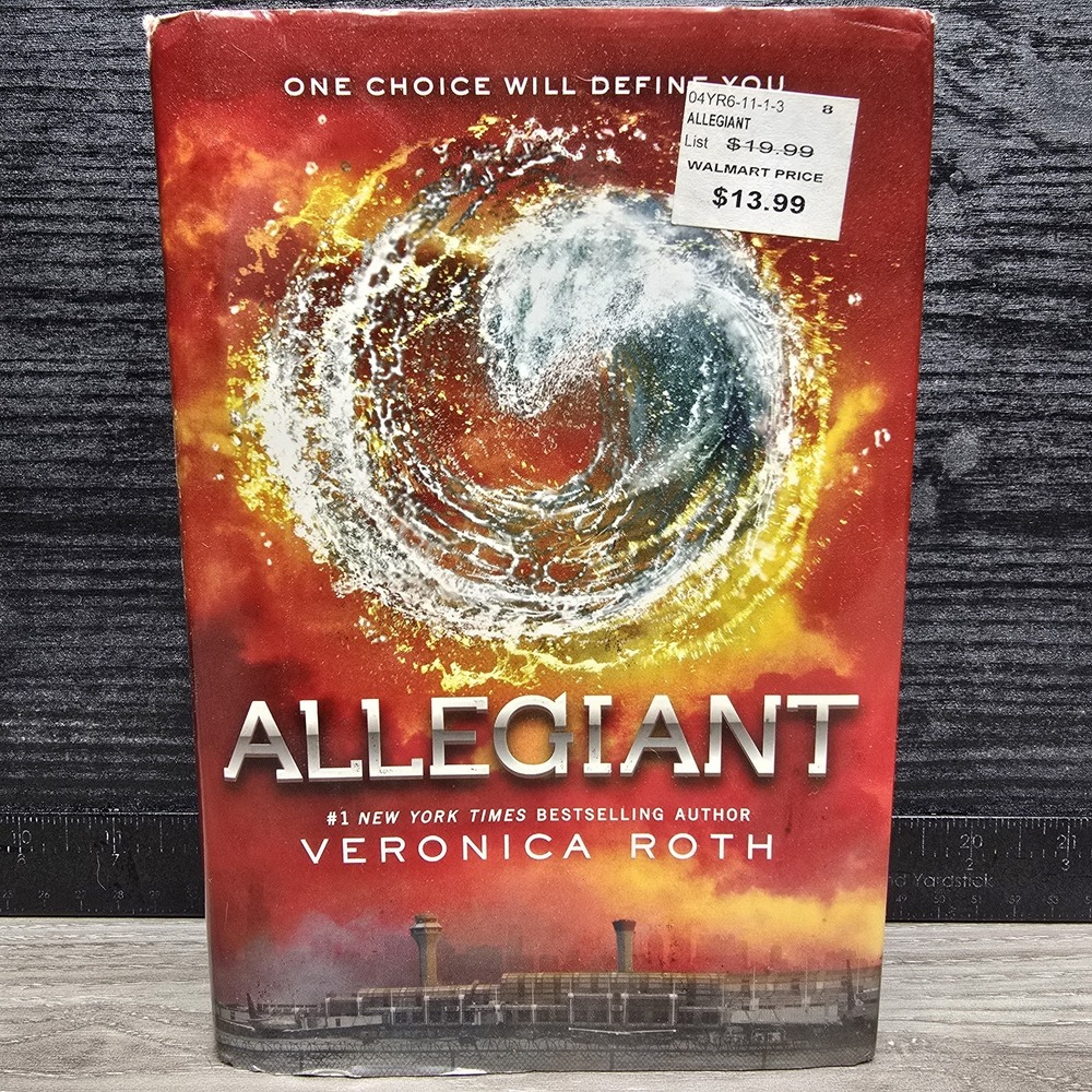 Allegiant by Veronica Roth - Hardback with Dust Jacket